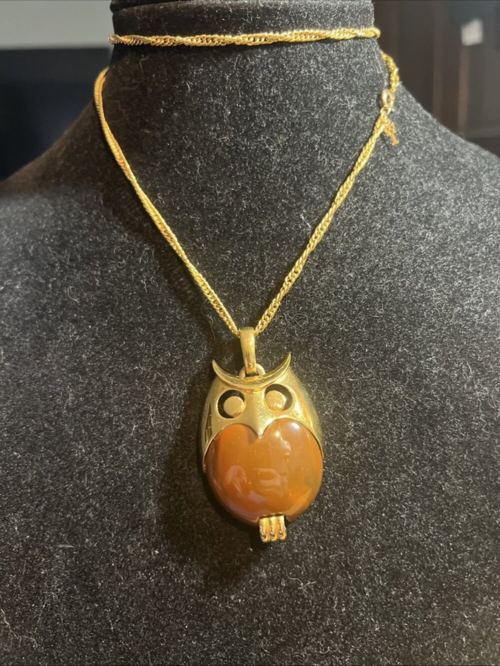 TRIFARI Gold Tone Marbled Brown Owl Pendant Necklace 28" EUC Fall Colors